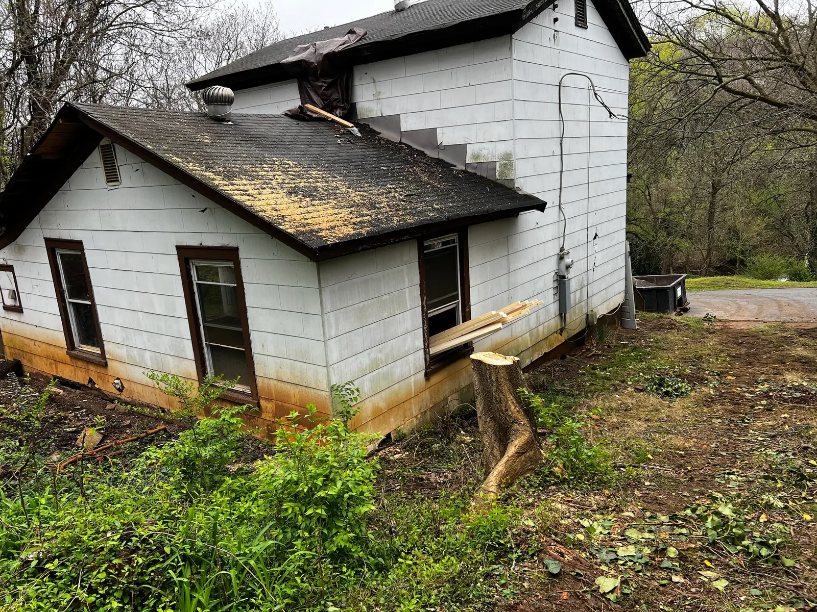 Front and side exterior of the Garfield Avenue house before renovation
