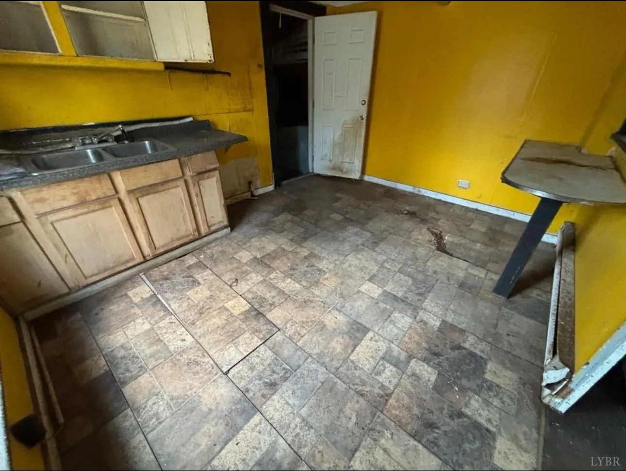Dated kitchen at Garfield Avenue before remodeling
