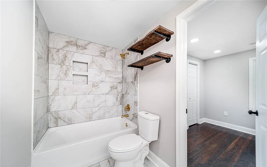 Completed Lynchburg Avenue bathroom with tub, tile surround and new fixtures